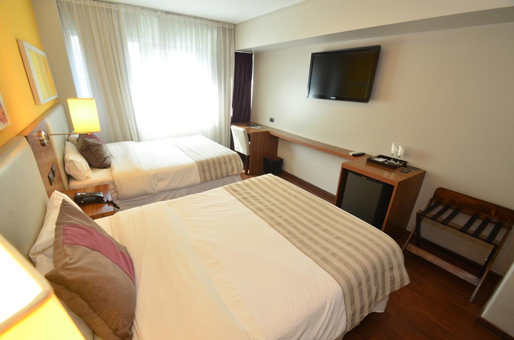 Hotel Bicentenario Suites&Spa San Miguel de Tucumán Habitación foto